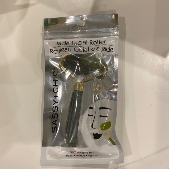 Jade Facial Roller - Picture 1 of 2